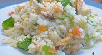 Insalata di riso gustosa ai frutti di mare