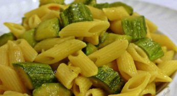 Penne alle zucchine acciughe e curcuma