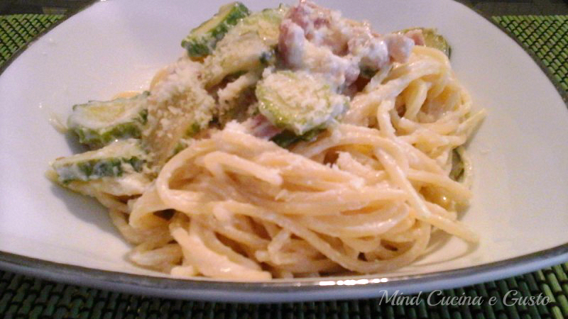 Spaghetti cremosi zucchine pancetta e ricotta