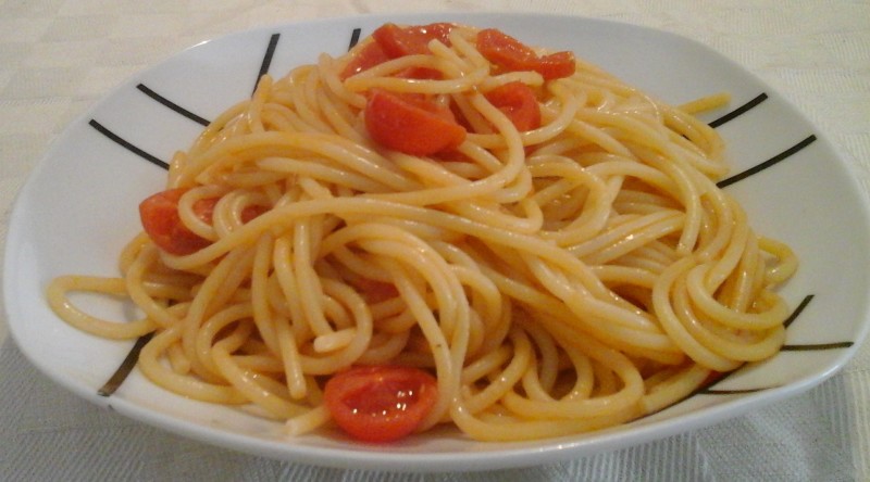 Spaghetti pomodoro e acciughe