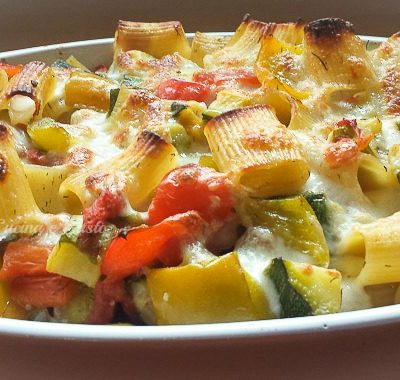 Paccheri con mozzarella e acciughe