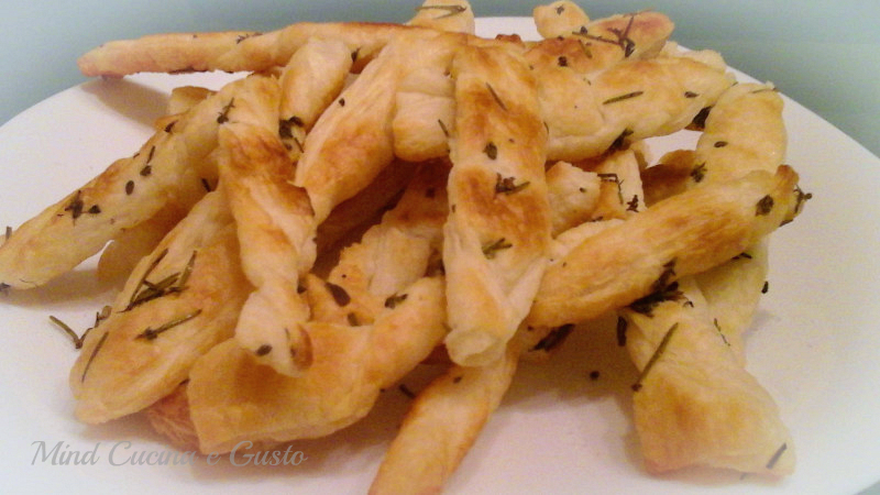 torcioni di pasta sfoglia al rosmarino