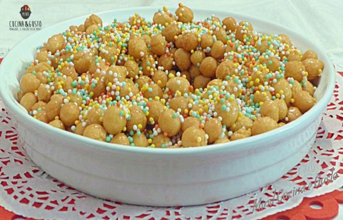 Cestini natalizi di struffoli