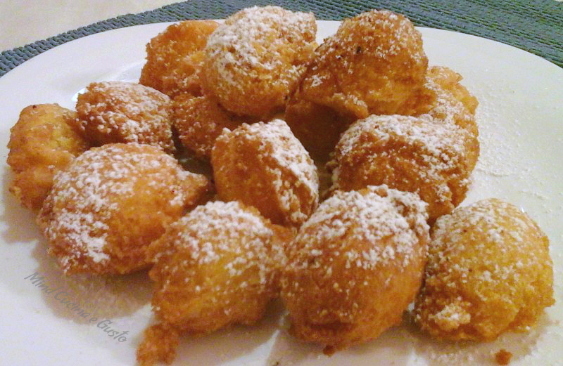 Frittelle alle mandorle e mele