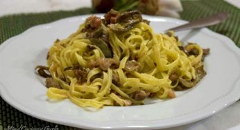 Tagliatelle con funghi carciofi e pancetta