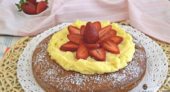 Torta alle fragole morbida con crema pasticcera