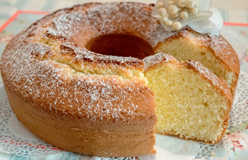 Ciambellone alto alla panna