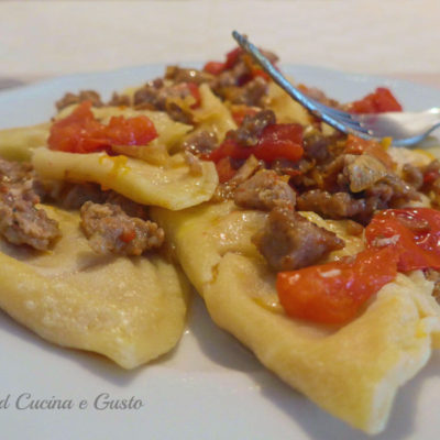 Ravioli di pasta fresca con zucca e gorgonzola