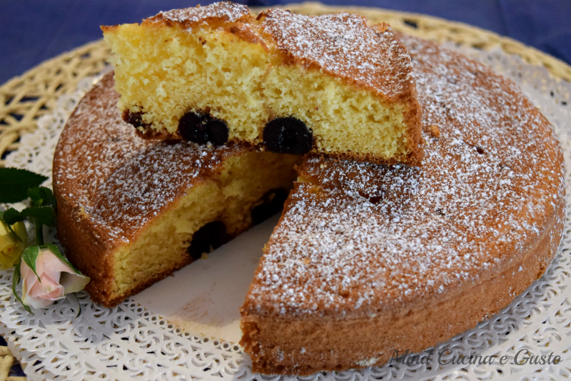 Torta morbida con cuore di amarene