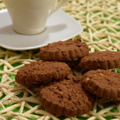 Biscotti fragranti al cacao e nocciole
