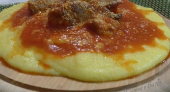 Polenta con salsicce e spuntature