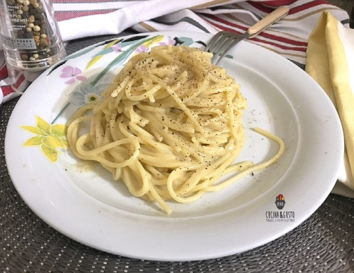 Spaghetti cacio e pepe la ricetta di Roma