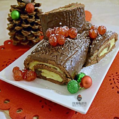 Torta Tronchetto Di Natale.Tronchetto Con Crema Pasticcera E Ganache Al Cioccolato