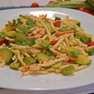 Trofie con zucchine gamberetti e pomodorini