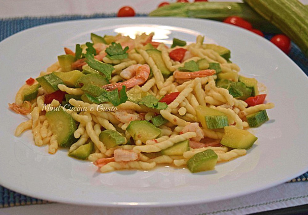 Trofie con zucchine gamberetti e pomodorini