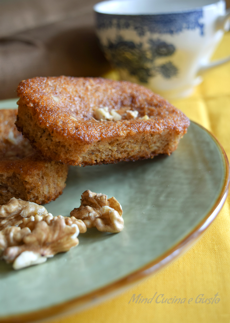 Financier fragranti e burrosi alle noci