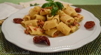 Mezze maniche con pesto di mandorle e pomodori secchi