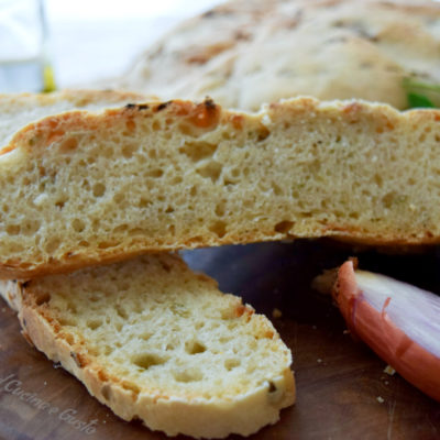 Pane con scalogno e prezzemolo