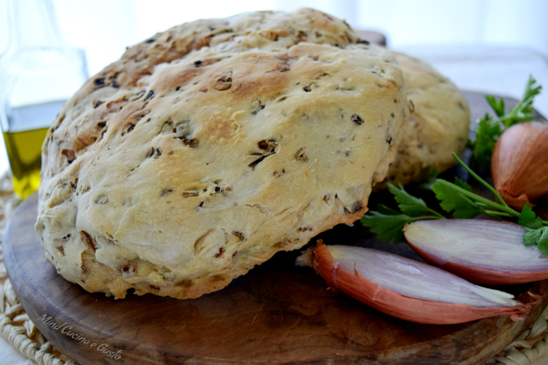 Pane con scalogno e prezzemolo