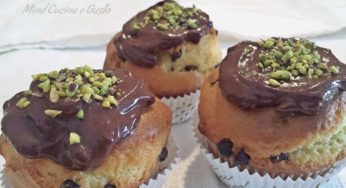 Muffin al cioccolato e granella di pistacchio