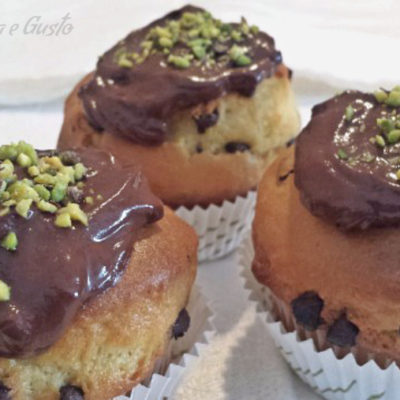 Muffin al cioccolato e granella di pistacchio