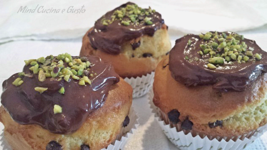 Muffin al cioccolato e granella di pistacchio