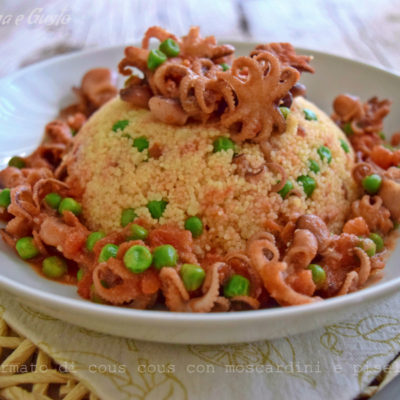 Sformato di cous cous con moscardini e piselli