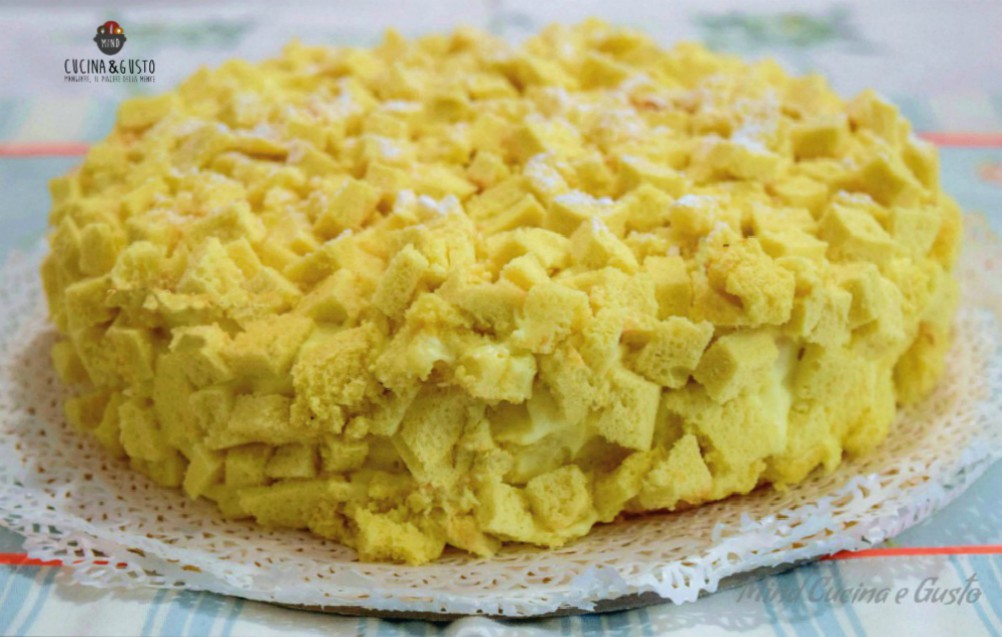 Torta mimosa farcita all’ananas