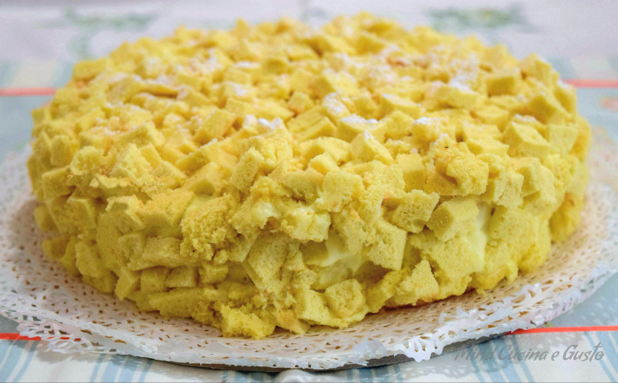 Torta mimosa farcita all'ananas