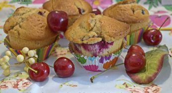 Muffin leggeri alle ciliegie e yogurt