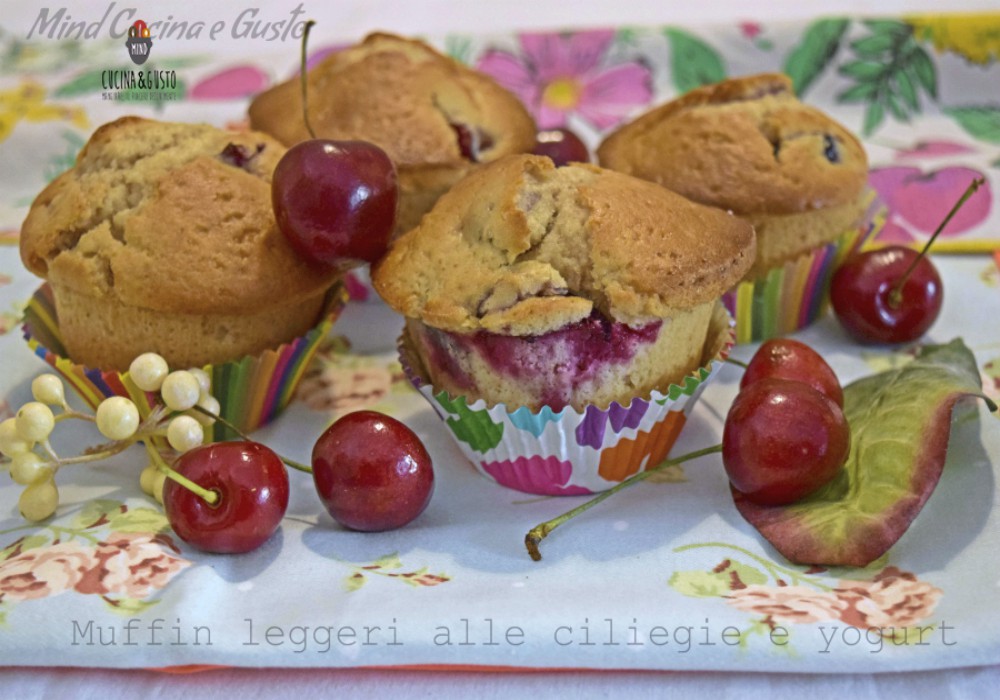 Muffin leggeri alle ciliegie e yogurt