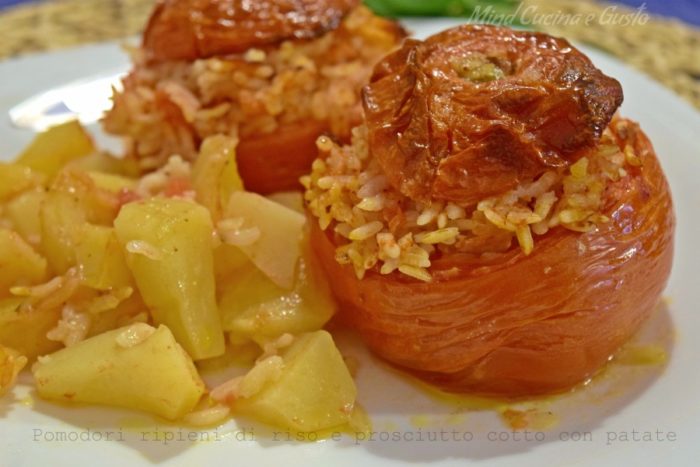 Pomodori ripieni di riso e prosciutto cotto con patate