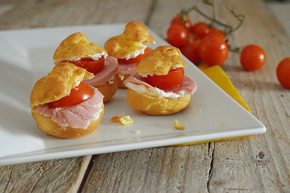 Bignè salati ripieni con mortadella e pomodorini