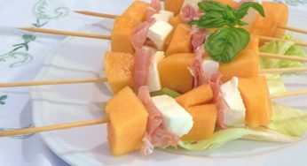 Spiedini estivi con melone e prosciutto crudo