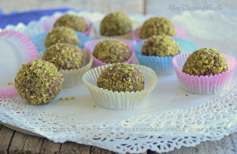 Bon bon tartufini cocco e pistacchio senza cottura