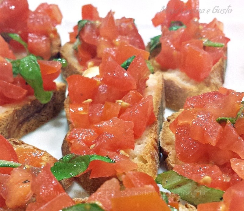 Bruschetta con pomodorini confit