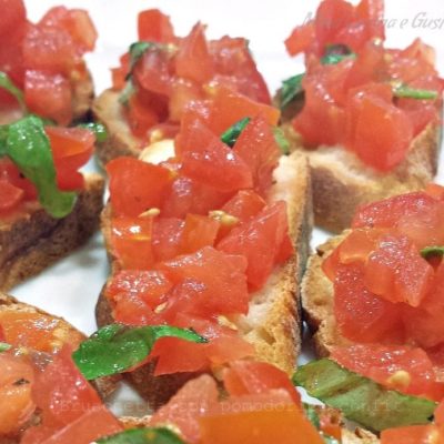 Bruschetta con pomodorini confit