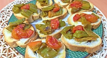 Bruschetta friggitelli e pomodorini ricetta sfiziosa