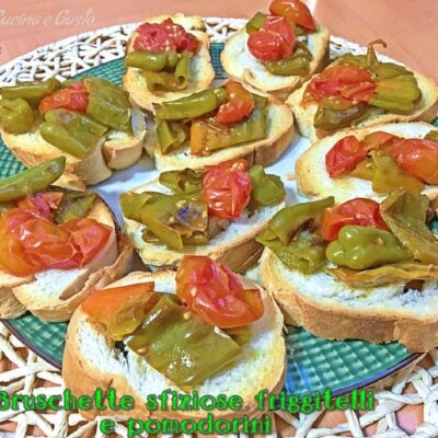 Bruschetta friggitelli e pomodorini sfiziosa