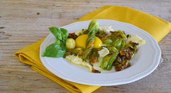 Fiori di zucca con uova in padella