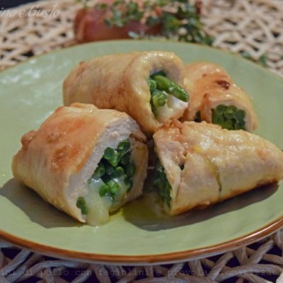 Involtini di pollo con fagiolini e provola aromatizzati al timo