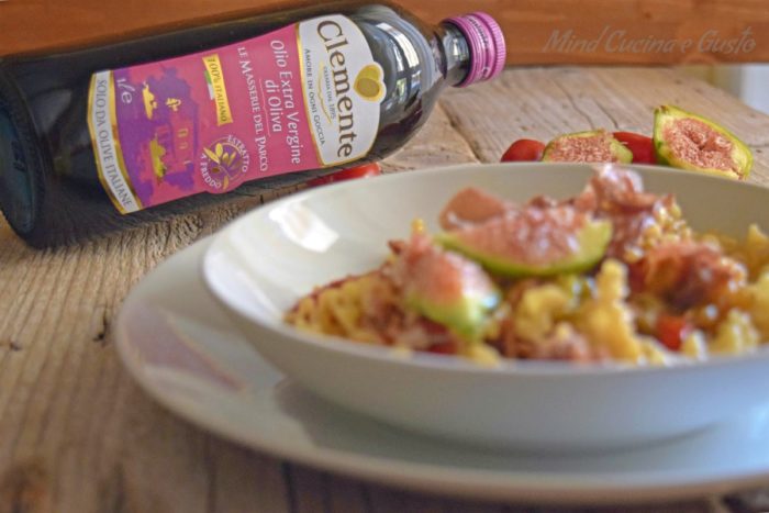 Mafalde corte con crema di fichi prosciutto e peperoni olio Mafalde corte con crema di fichi prosciutto e peperoni olio