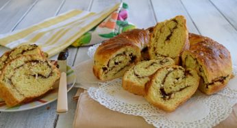 Ciambella arrotolata alle prugne