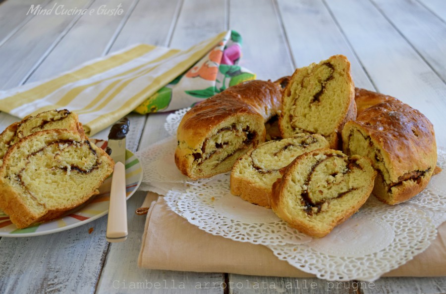 ciambella arrotolata alle prugne