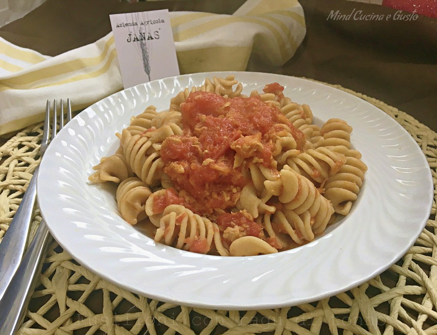 Fusilloni con ragù di tonno