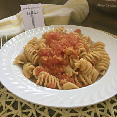 Fusilloni con ragù di tonno