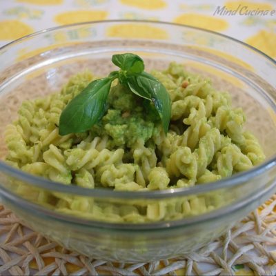 Pasta al pesto di zucchine e nocciole