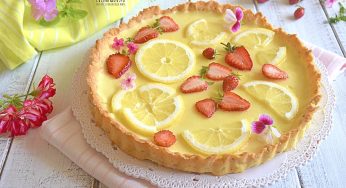 Crostata con frolla alle mandorle crema di limone e fragole