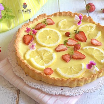 Crostata con crema di limone e fragole