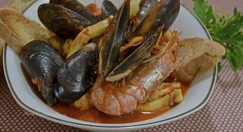 Zuppa di pesce gustosa senza spine